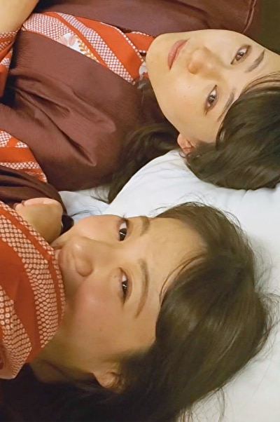 旅行で気が緩んだ人妻社員たちとの爛れきった一夜