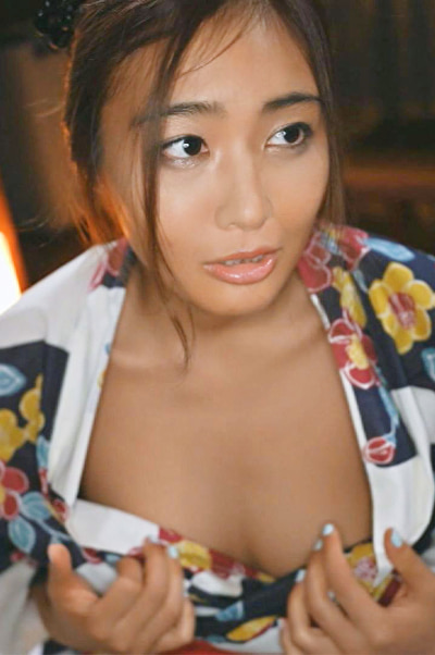 小麦色の肌のド淫乱美女と潮大放出水浸し交尾