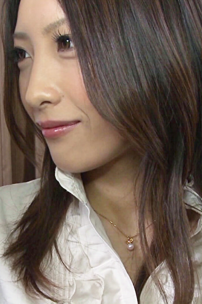 美形奥さんがアナルをいじられ悶絶！！