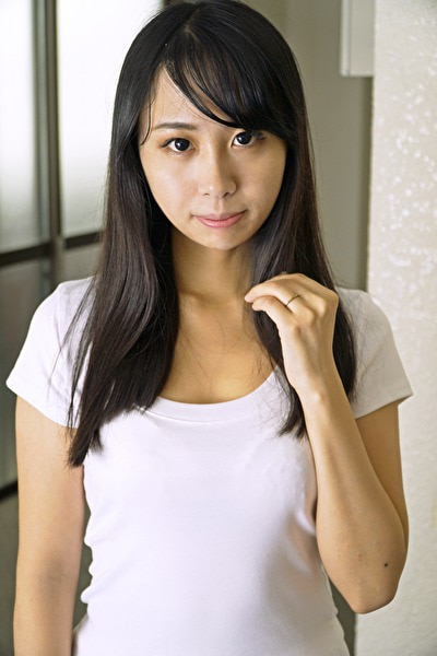 るい 2 25歳 人妻