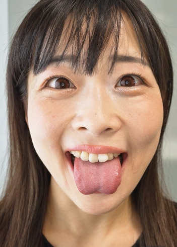 【個人撮影】原美織の舌ブラシで「汚舌苔」採取