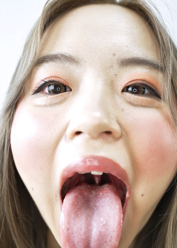 【個人撮影】菊池はる 初喉チンコ触り＆擬似フェラ体験