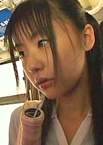 痴漢の瞬間「え･･･まさか私のカラダに興奮してるの？」偶然乗り込んだバスの車内でねっとり触る手つきの快楽に負けてエスカレートする行為を受け入れた部始終