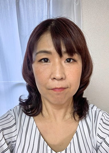 諸事情あってAV出演する寺田さん47歳の場合「年齢のこともあって出会いが全くない。エッチがしたいけど不倫はムリ！ならばAVしかない！」お友達の後押しもあってAV出演を決意！本とマンガで性欲を解消する妄想オナニスト！責められたい！記憶がなくなるくらいめちゃくちゃにされたい！官能小説のように生き（イキ）たい！唐突に突然絶叫する寺田劇場の開幕！見ているこっちがビックリちゃちゃう雄叫びのオンパレード