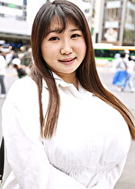 富山産のJカップ女子大生