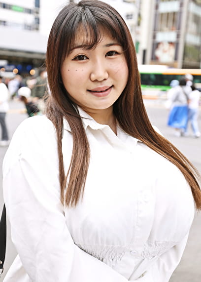 富山産のJカップ女子大生