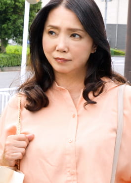 電車でさわられた六十路母 沢口紫乃 六十歳