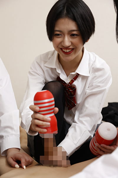 オナホ使ってみたい！だから君のオチ〇チン出してみせてよ！僕の勃起チ〇ポ見て、マ〇コも濡れちゃった女の子！ 水谷梨明日