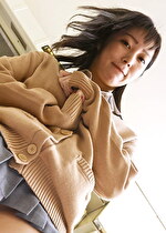 私のニーハイパンチラずっと見てるよね？見てるだけでいいの？触りたくないの？いいよ触って一緒にシコシコパンパン気持ちよくなろうよ！ 澪川はるか