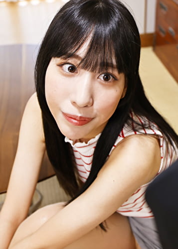 旦那が相手してくれないからお姉ちゃん欲求不満なんだ。お姉ちゃんのこと気持ちよくしてくれるなら、中に出してもいいよ！パンスト大好きだったでしょ？ 向柚乃