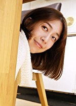 成長した私のパンツ尻でいっぱい興奮してほしいな！お従兄ちゃんにだけ特別に従妹マコもサービスしてつけてあげるよ？入れて！ 湊波流