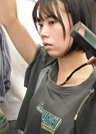 完全着衣内アングル！先端が自在に動くファイバースコープで敏感な乳首を責められ恥ずかしがりながらも感じてしまう私服小柄ちっぱい美少女 雨宮あや花