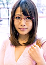 さやかさん 28歳 眼鏡が素敵なIカップ奥さま