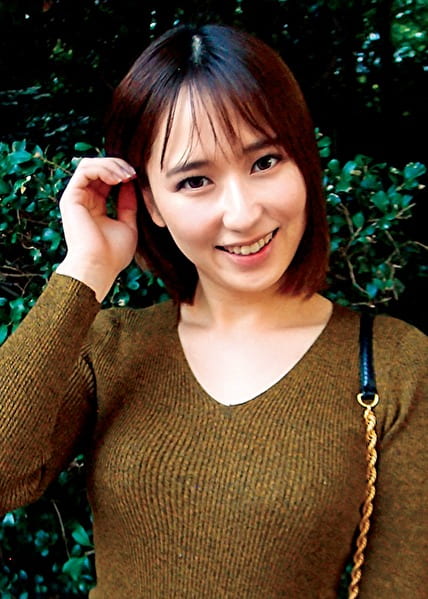 Gカップメロン乳の持ち主!可愛いのに手マンした指をペロペロ舐めてくれる尽くす系女子大生!