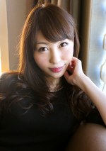 【素人・中出し】透き通るような白い肌のムチムチ、ナマアシ、ミニスカのゆい 21歳