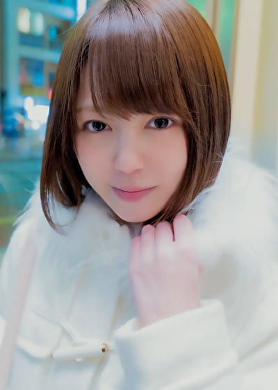 ボブカットが似合う色白もち肌の女の子の蒸れた股間のワレメの肉感!