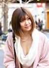 胸の谷間を露出してベビーカーを押す感度上昇中のあかねさん26歳！駅弁でまこ奥の子宮を垂直突き上げされ連続イキ天国な一児の母！