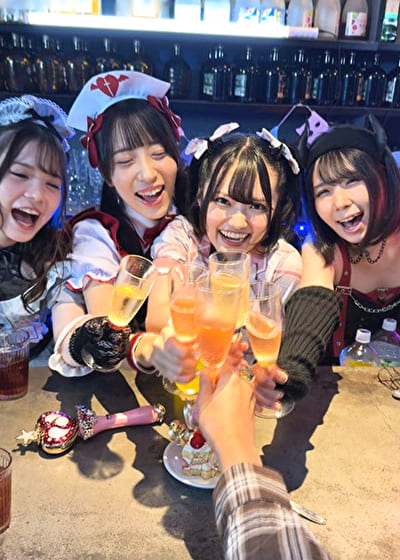 コンカフェ店長とグルで仕込んだ一夜！海外サプリのカクテルでエロ堕ちした地雷系女子店員たちとハメ狂うキメセクパーティ