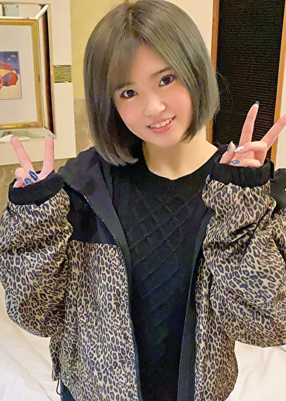つるぺたで低身長なのに挿れてほしくて濡れ濡れエロ女
