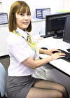 女子社員と昼休み中二人っきりになった。黒パンストデカ尻タイトスカートをめくり恥ずかしい格好でみんなが帰ってくる前にHしちゃお！ 夏川あゆみ