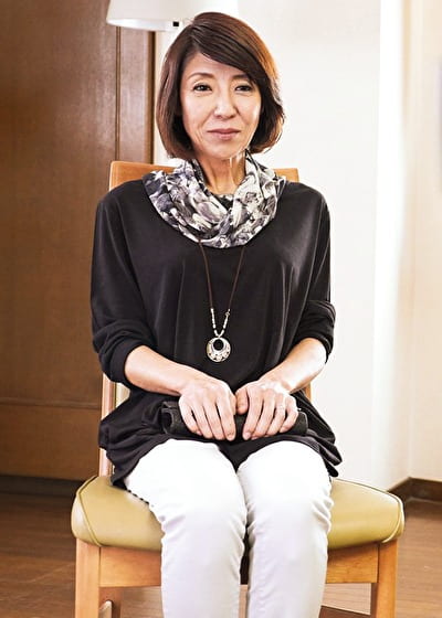 【初脱ぎ】えみこ 53歳・人妻