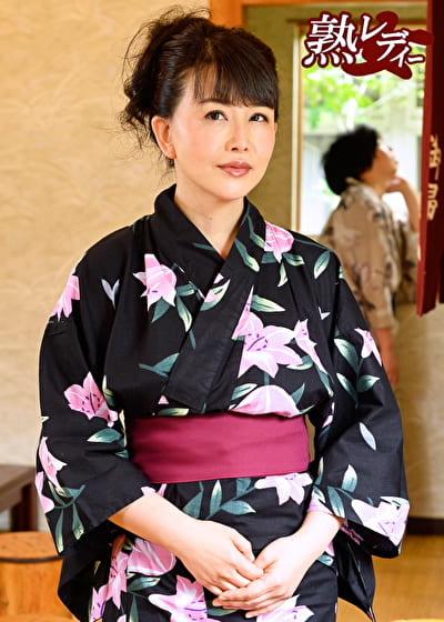 黒髪の巨乳ぽて唇の母と温泉旅先性交