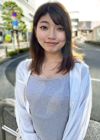 無防備に寝てる女に中出し卑猥行為 2 体の弱い女 人気ライバーの女