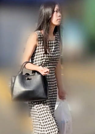 無防備に寝てる女に中出し卑猥行為 9 普通顔の爆乳女 ノースリーブの女