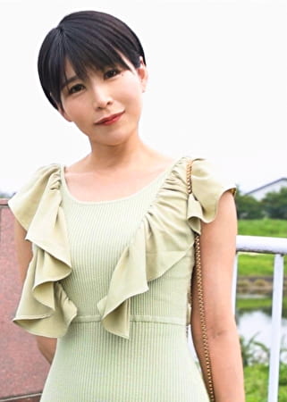 【年間ベストえろ妻’23受賞作品】高速道路でフェラ！？シャンデリアにコンドーム！！！？？本日はショートカットが似合うスレンダー奥様がAV応募。雪のように白いカラダをくねらせ、連続イキ！！結婚前は相当遊んでたという奥様。フェラ上手すぎてガマン汁止まらないっす･･･ at埼玉県坂戸市 坂戸駅前
