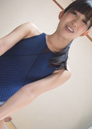 黒川すみれ こんな可愛い子がハミ毛！？ 毛穴まで見える大接写＆フェラ抜きザーメン水着垂らし