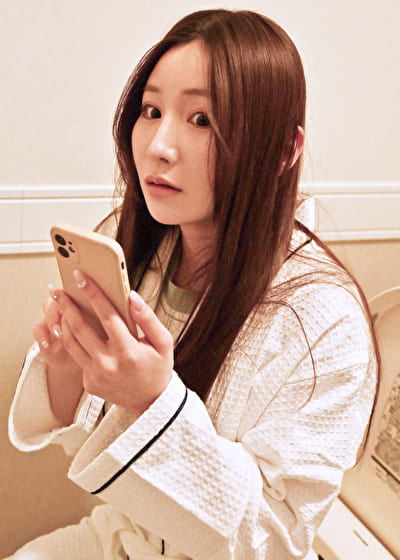狙われた人気絶頂の美女インフルエンサーが無慈悲中出し Nia