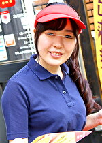 接客中に顔を紅潮させながら感じまくるバイト娘 カレー屋の色白店員