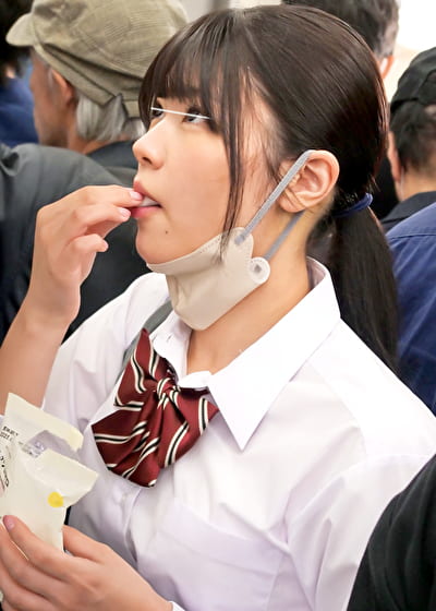 巨乳少女羞恥電車 3 発育した胸を変態性癖で汚しまくれ！ 嗚咽イラマ関西娘