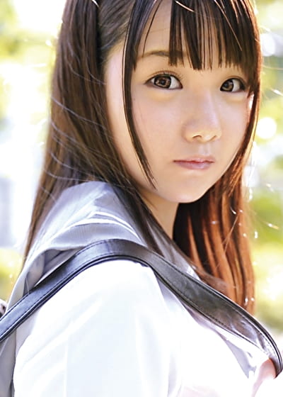 新人AVDebut！ 広島で生まれ育ち半年前までは学校に通っていた身長148cmの女の子は何故アダルトビデオに出演するのか？ ひなの里歩