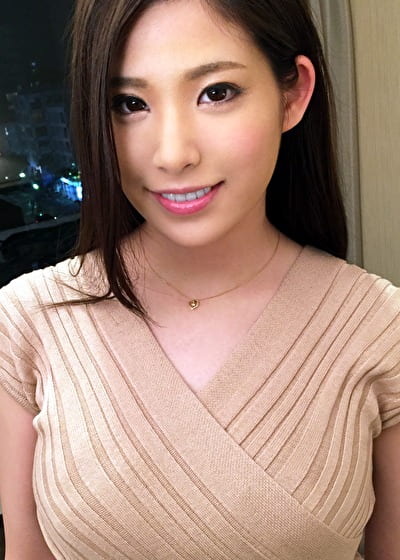 えみ 22歳 飲食店店員