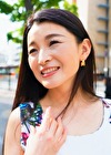 スーパーマーケット勤務のかおりさん51歳。買い物に行く時でもまぶしい白Tバックを履いているスタンバイOKおばさんです！