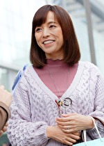 浮気相手がいるという性欲現役の55歳美魔女みかさん！！観たら絶対に損しないハイクオリティ素人熟女のSEX！！ナンパ師が後ろに回り込んで抱え込みM字開脚からのクリ電マ！感じまくって脚がパタパタ開きアナルがひくひくする卑猥映像