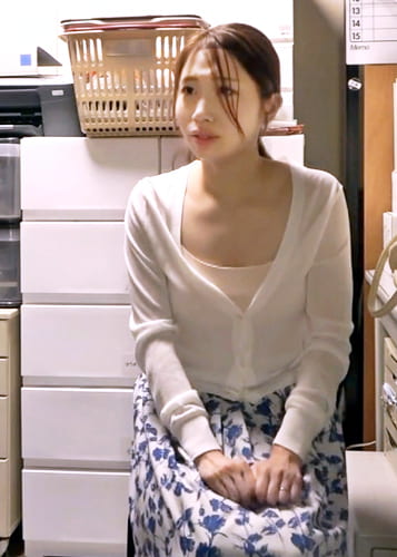 万引き スーパーの人妻たち ●気弱でヤラレるがままの美乳妻