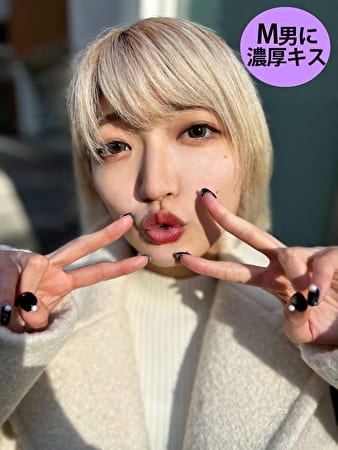 M男が街中で女性に声をかけてキスさせてもらう 美容部員 はるのちゃん