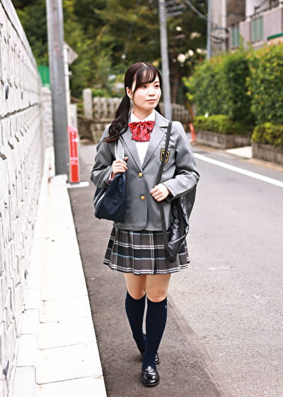 しおりちゃん 3年生 テニス部 尾行され玄関に押し入られて中●し●●●された部活帰りの女子学生
