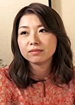 色気バツグンのスレンダー美乳女