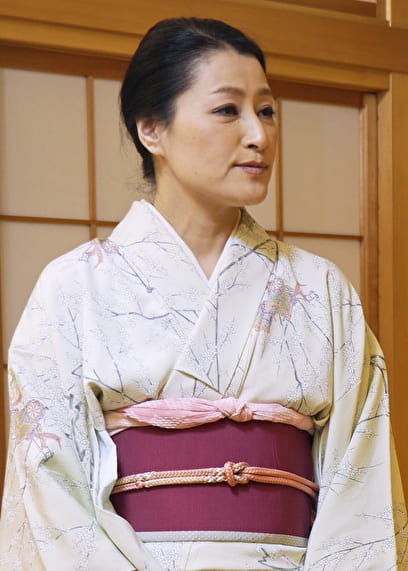 和服が似合う五十路妻に中出し