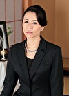 マン毛が剛毛で綺麗な五十路未亡人に中出し