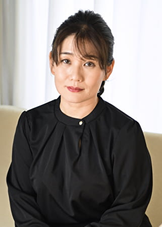 五十路の巨乳未亡人に中出し