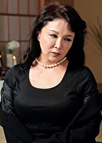 五十路の美乳未亡人 2