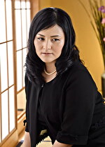 豊満未亡人に中出し