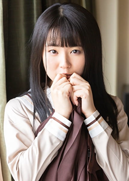 S-Cute ももか（20） パンツに染みを作るのが得意な制服娘とH