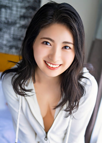 S-Cute えみ（23 ）喘ぎ声まで美人な女の子をデカチンで狂わせる
