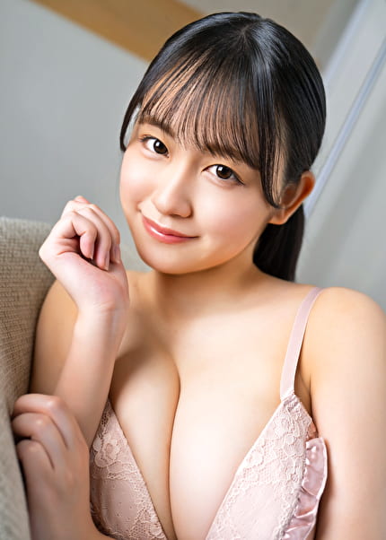 控えめJカップ美少女と中出しSEX