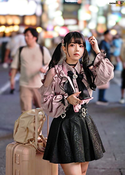 この娘の飾った顔面をチポ汁まみれにしてぐしゃぐしゃにします。